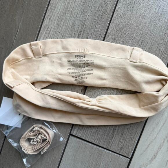 Skims convertible bandeau strapless bra - Picture 3 of 4